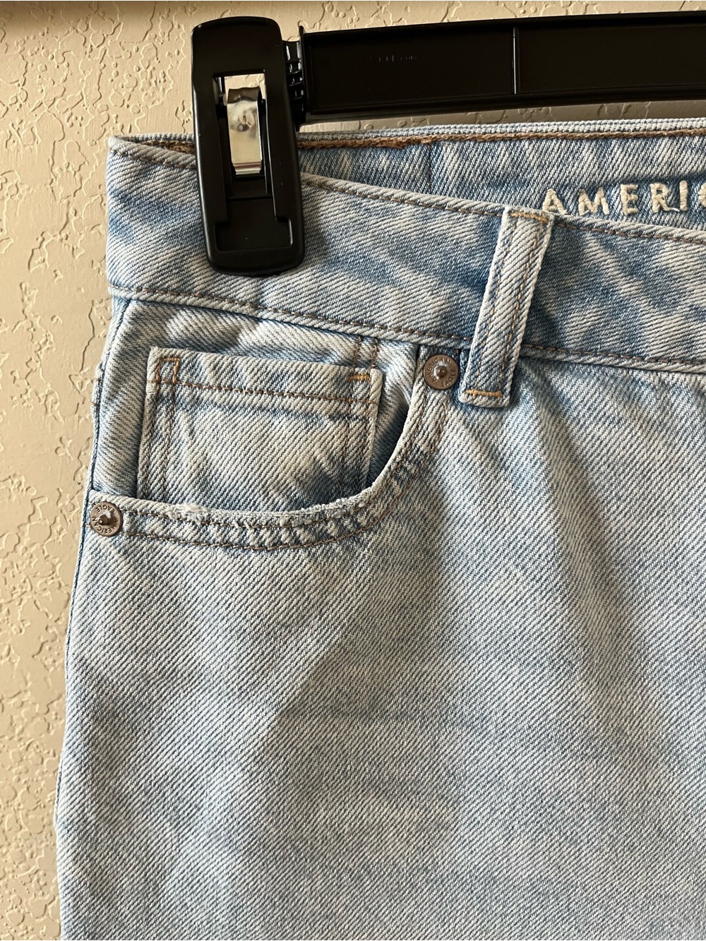American Eagle Women’s Light Wash Strigid Jeans Size 0 Regular - Picture 7 of 9